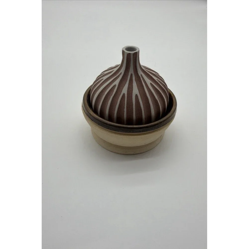 lidded ceramic vessel contemporary art Callidora Studio - Atelier De Meredith